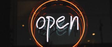 A light sign with the word open. Pexels/Pixabay
