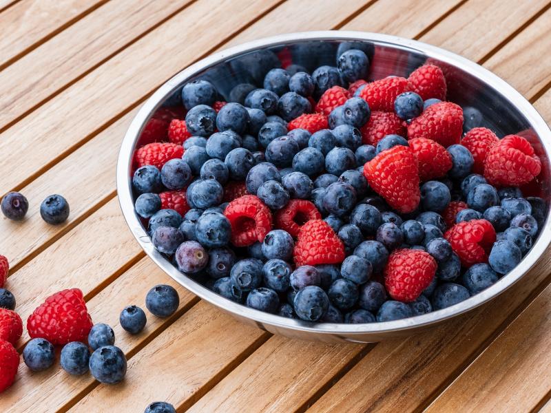 A bowl of blueberries and rasberries (Pixabay/NickyPe)