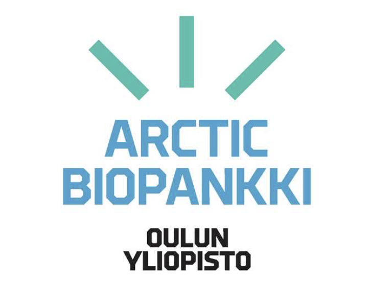 Arctic Biopankin logo, jossa kolme vaaleanvihreää kapeaa suorakulmiota on aseteltu kaareen tekstin yläpuolelle; nimi ‘Arctic Biobank’ on keskitetty kirkkaan vaaleansinisenä, ja sen alapuolella ‘University of Oulu’ on esitetty pienemmällä mustalla tekstillä