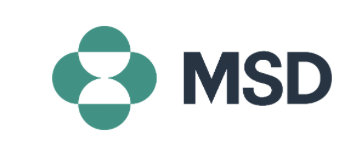 MSD logo, jossa teksti "MSD" on kirjoitettu isoin mustin ja kulmikkain kirjaimin. Tekstin vasemmalla puolella on vihreä-valkoinen kuvio, jossa ääriviivat luo neljä puoliympyrää, ja joiden keskell muodostuu tiimalasin muotoinen valkoinen alue